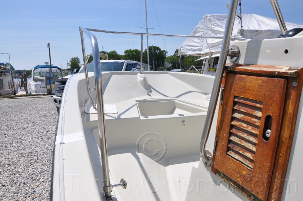 1987 Boston Whaler 17' Montauk - 255