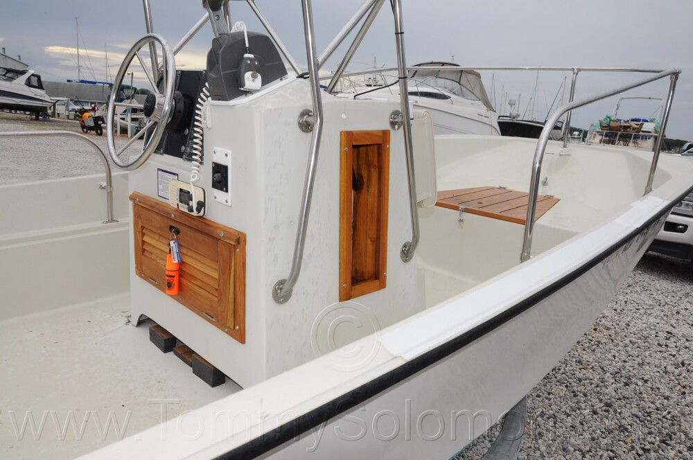 1987 Boston Whaler 17' Montauk - 358