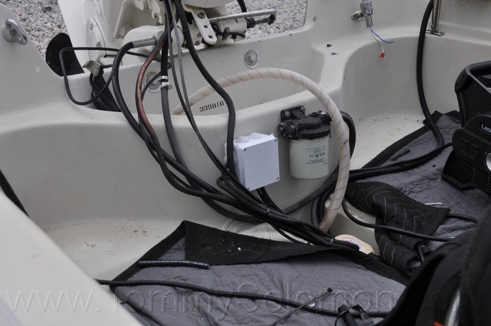 1987 Boston Whaler 17' Montauk - 375