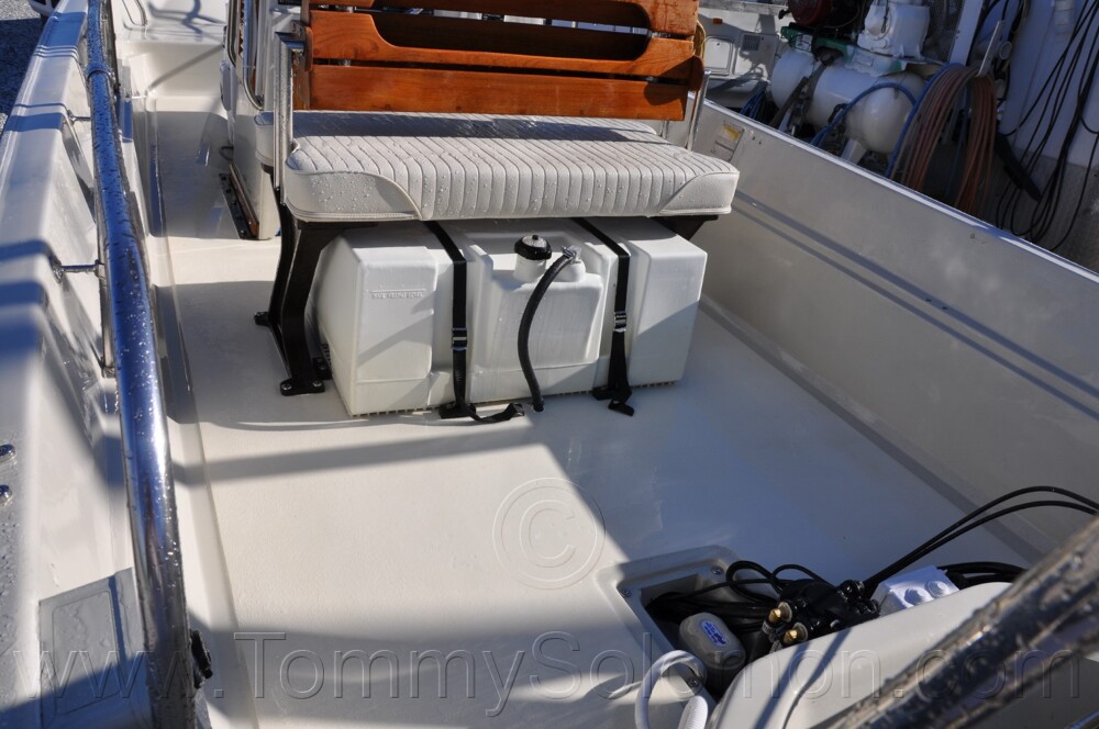 1987 Boston Whaler 17' Montauk - 572