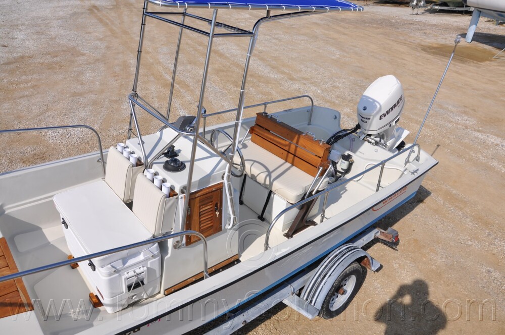 1987 Boston Whaler 17' Montauk - 641