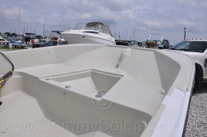 1987 Boston Whaler 17' Montauk - 135