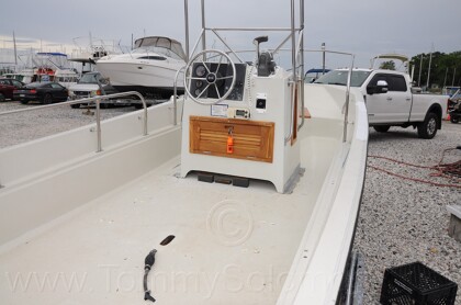 1987 Boston Whaler 17' Montauk - 357