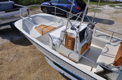 1987 Boston Whaler 17' Montauk - 637