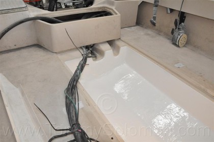 Boston Whaler fuel cell bed - 35