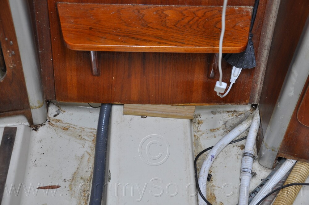 1984 Mirage 30 Bottom/Keel/Rudder/Electrical - 204