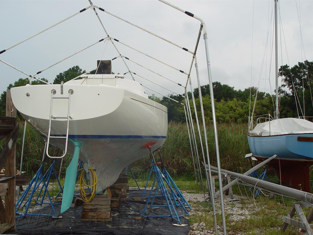 Backstay Plate Failure / Cap-Hull Separation - 41