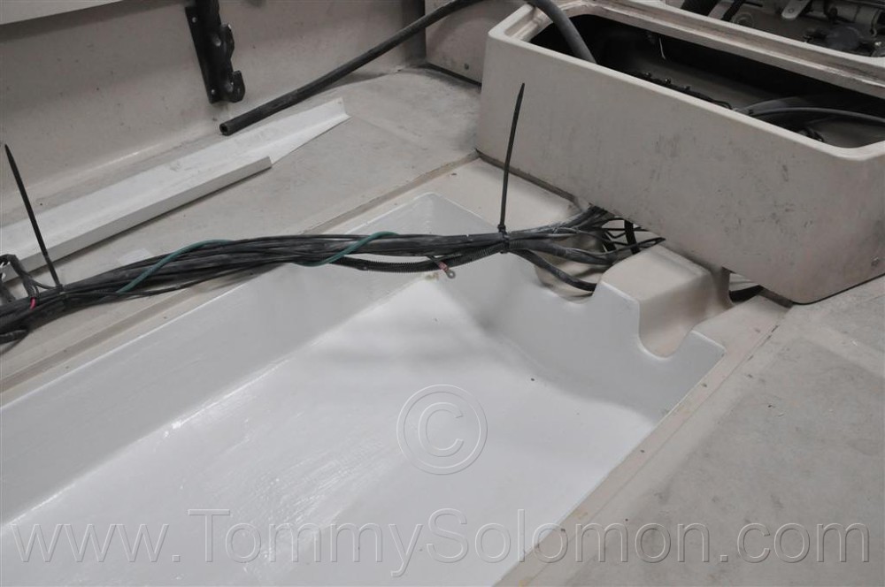 Boston Whaler fuel cell bed - 41